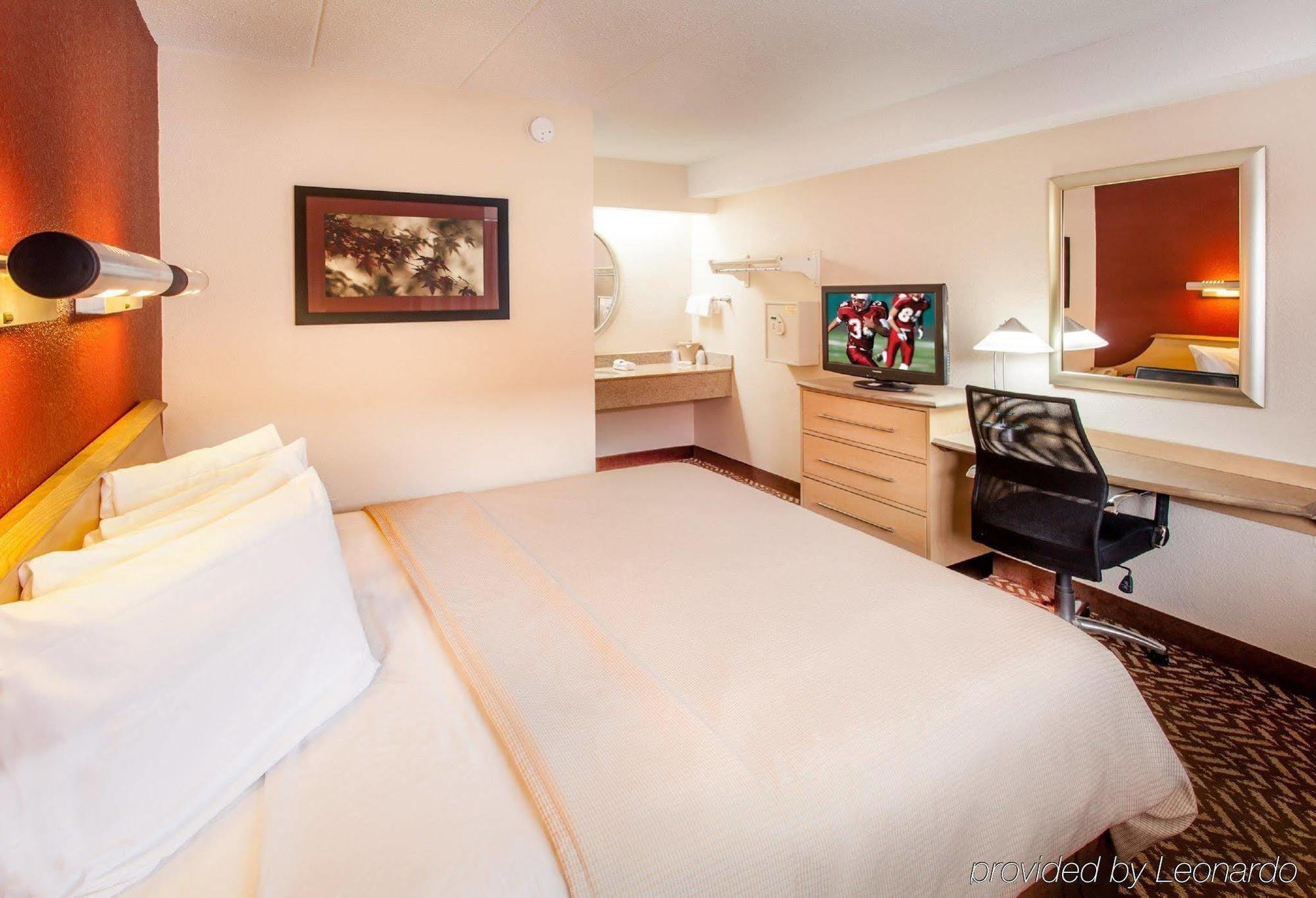 Red Roof Inn Detroit - Трой Екстер'єр фото